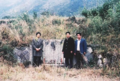 方家墳墓內方世培父母、兄嫂及其夫婦計八位先后葬於此處,而非骨甕